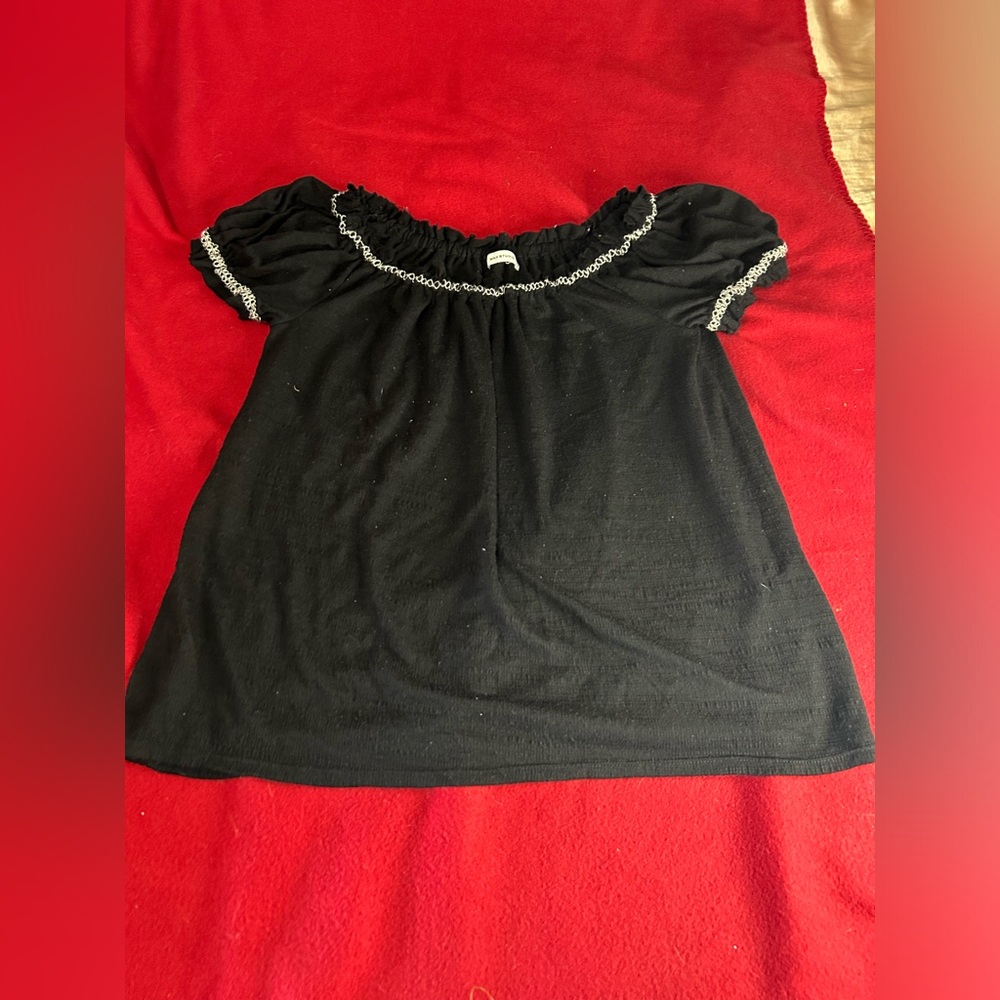 Black flow shirt with white detail